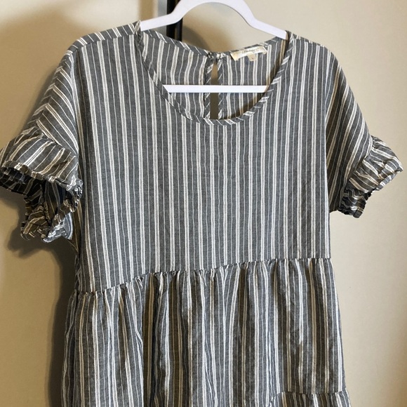 EUC Andrée by Unit Dress Babydoll Tiered Cotton Gray White Striped Ruffle Large - Picture 3 of 8